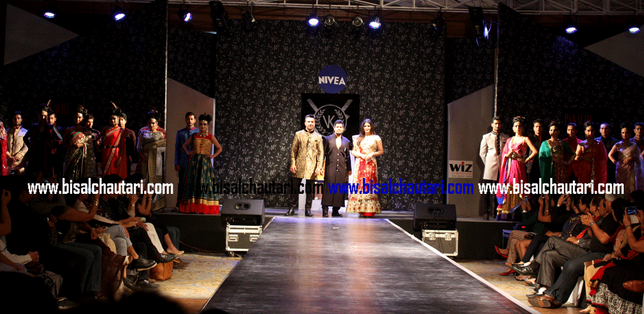 Bollywood actress zareen khan and famous Nepali celebrities on ramp with vishal kapoor designs (19)