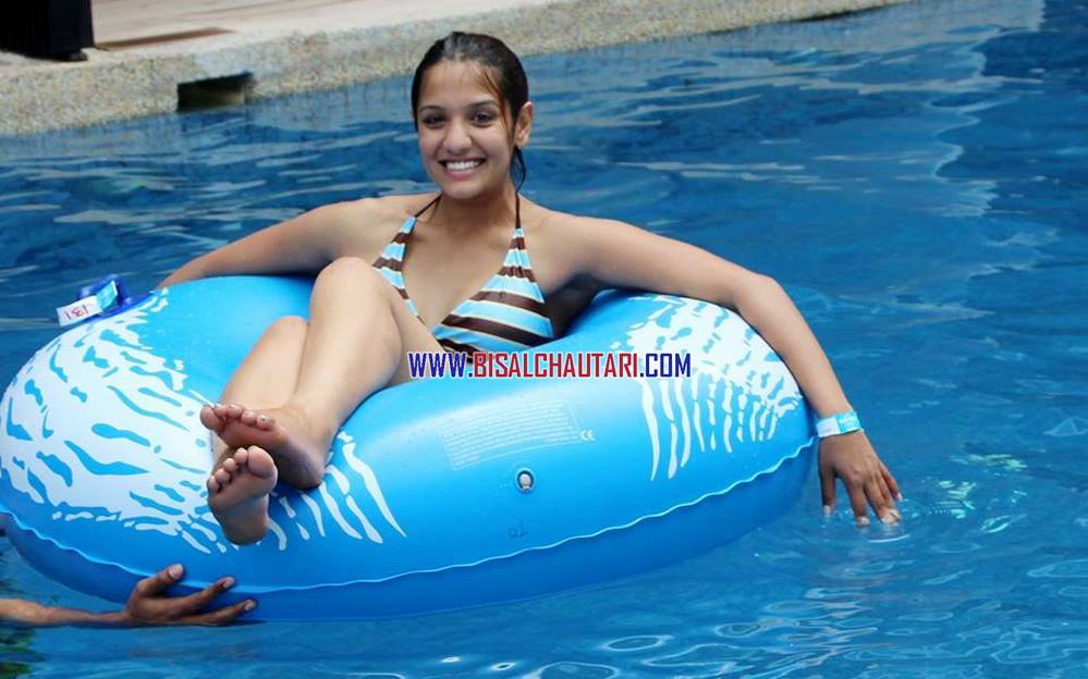 Priyanka Karki hot images in a swimming pool (1)