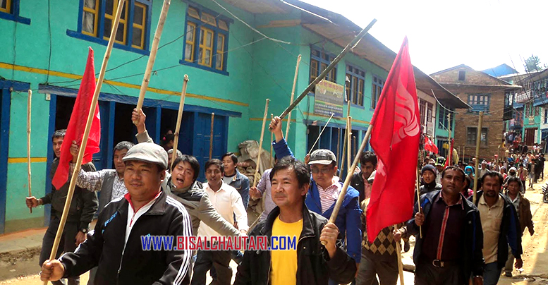 KHOTANG in the police to by treachery the rod protest