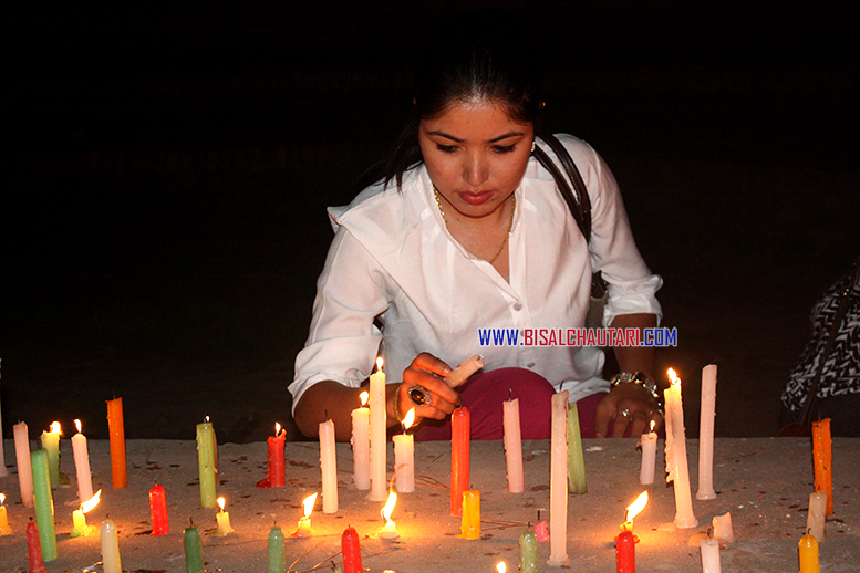Candle-lit vigil in memory of nepal quake victims nepali celebrity (4)