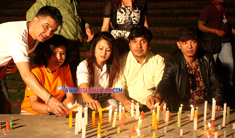 Candle-lit vigil in memory of nepal quake victims nepali celebrity (6)
